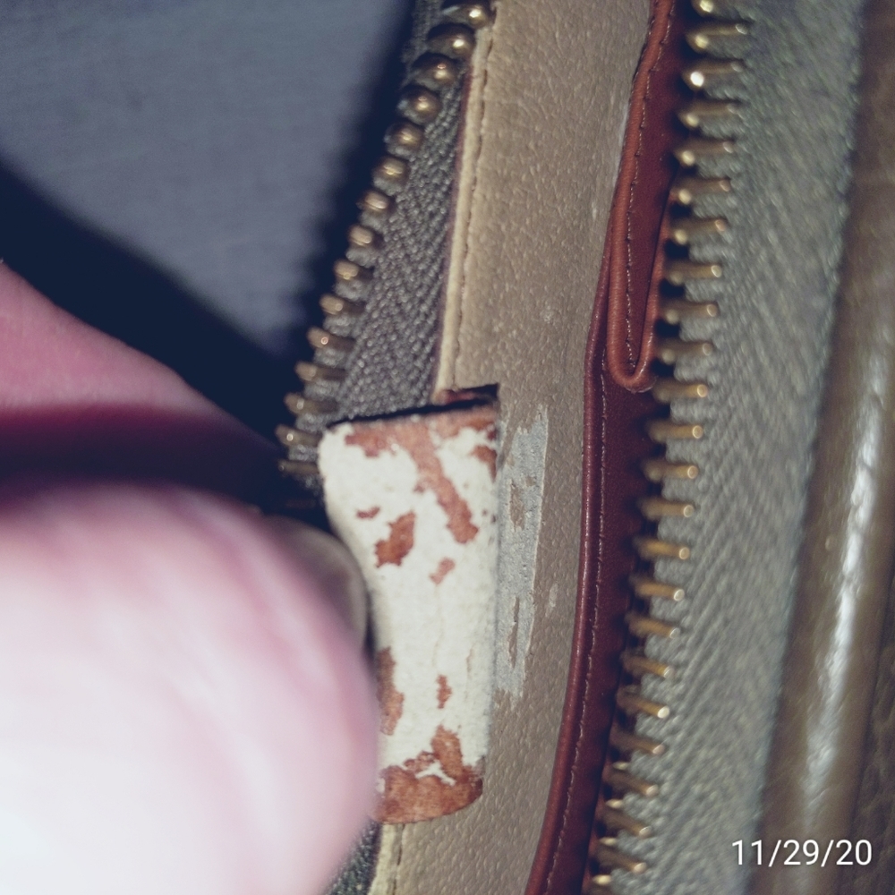 Vtg Dooney & Bourke AWL zip along wallet self trim - Picture 8 of 15